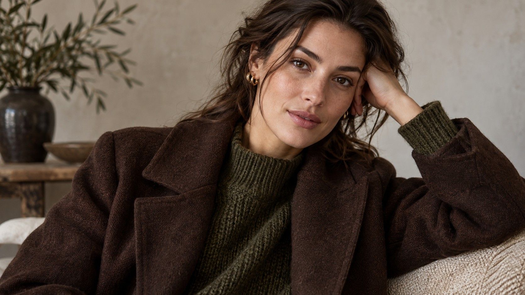 Deep Autumn Knitwear: Choosing Rich Colors Without Losing Definition